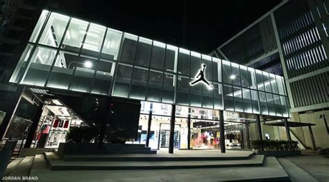 nike store manila.